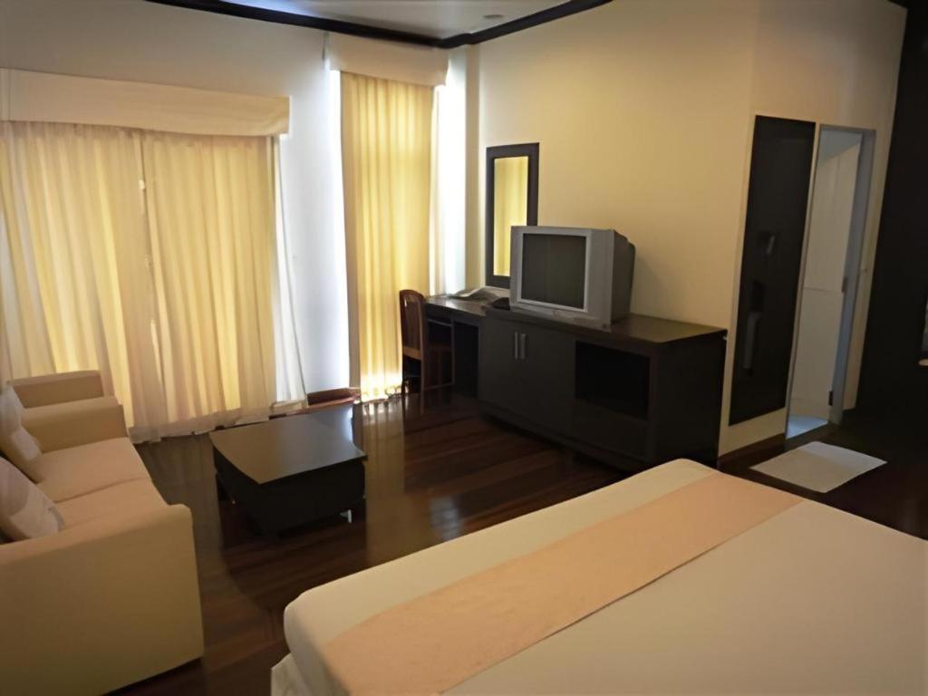Kasem Garden Hotel Surin Ban Nong Tao Exteriör bild