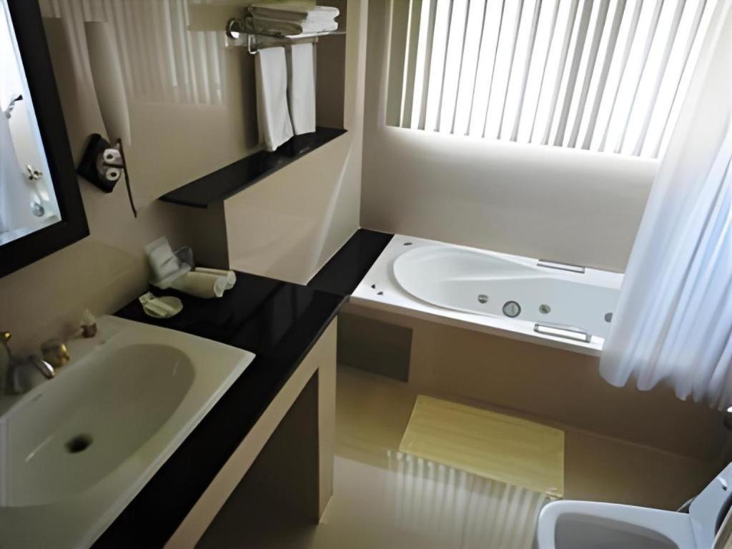 Kasem Garden Hotel Surin Ban Nong Tao Exteriör bild