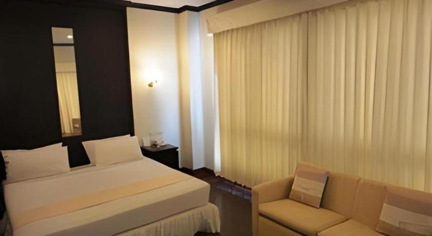 Kasem Garden Hotel Surin Ban Nong Tao Exteriör bild