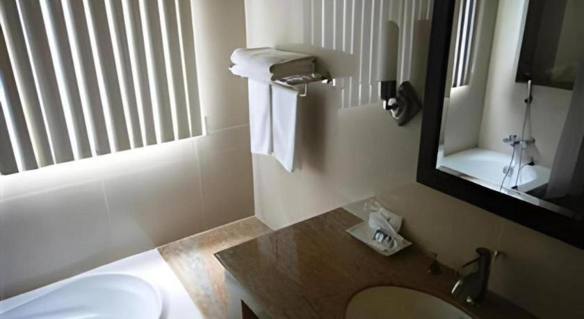 Kasem Garden Hotel Surin Ban Nong Tao Exteriör bild